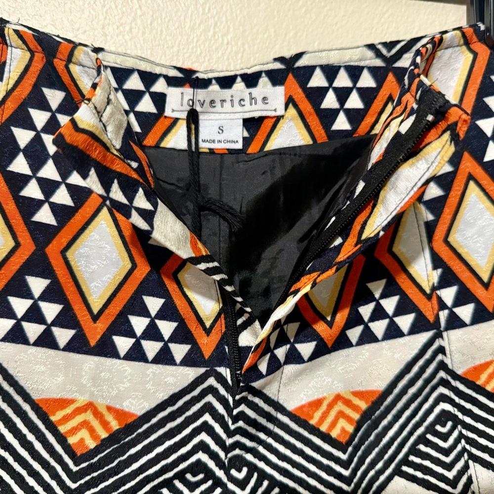 NWT Love Riche Tribal Geometric Print Shorts, Size Small - Picture 2 of 5